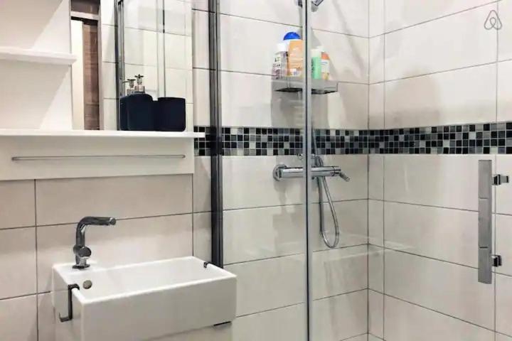Entierement Renove Et Equipe De Deux Dans Le Quartier Schuman Appartement