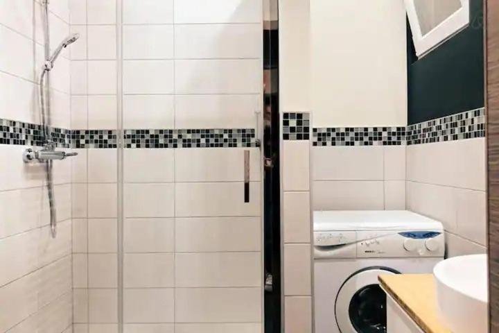 Entierement Renove Et Equipe De Deux Dans Le Quartier Schuman Appartement *